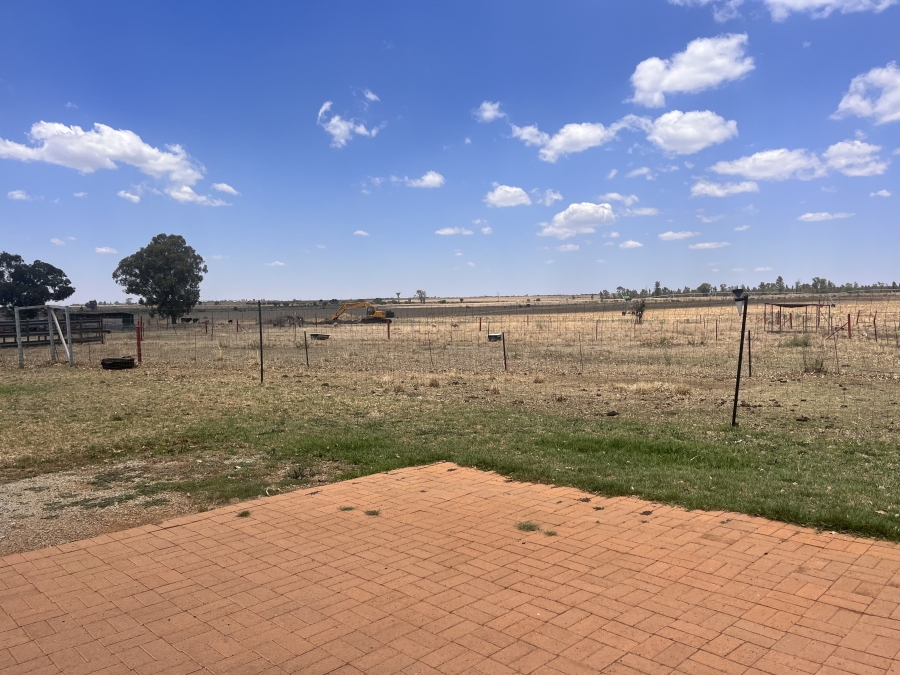 4 Bedroom Property for Sale in Agricultural Holding 400 North West